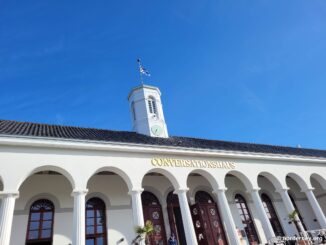 Conversationshaus auf Norderney mit Säulengang und Uhrenturm