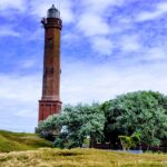 Der Grosse Leuchtturm Norderney: 252 Stufen, Aussicht & Besuch Roter Leuchtturm von Norderney zwischen Dünen
