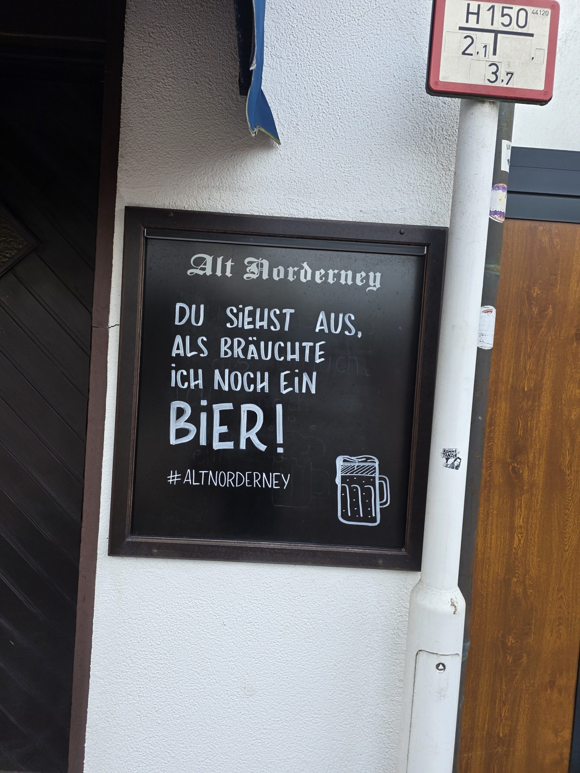 Kreidetafel: „Du siehst aus, als bräuchte ich noch ein Bier!“
