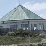 Marienhöhe Norderney: Café-Restaurant mit Meerblick im historischen Dünen-Pavillon Marienhöhe Norderney – weißer achteckiger Pavillon mit grünem Kupfer-Zeltdach und Terrasse auf der Hohen Düne am Damenpfad