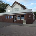 Zahnmedizin Norderney: Zahnarztpraxis in der Schulzenstraße ZAHNMEDIZIN norderney – Praxisgebäude an der Ecke Schulzenstraße 23