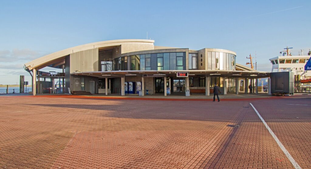 Fährterminal der Reederei Norden-Frisia am Molenkopf im Hafen von Norderney